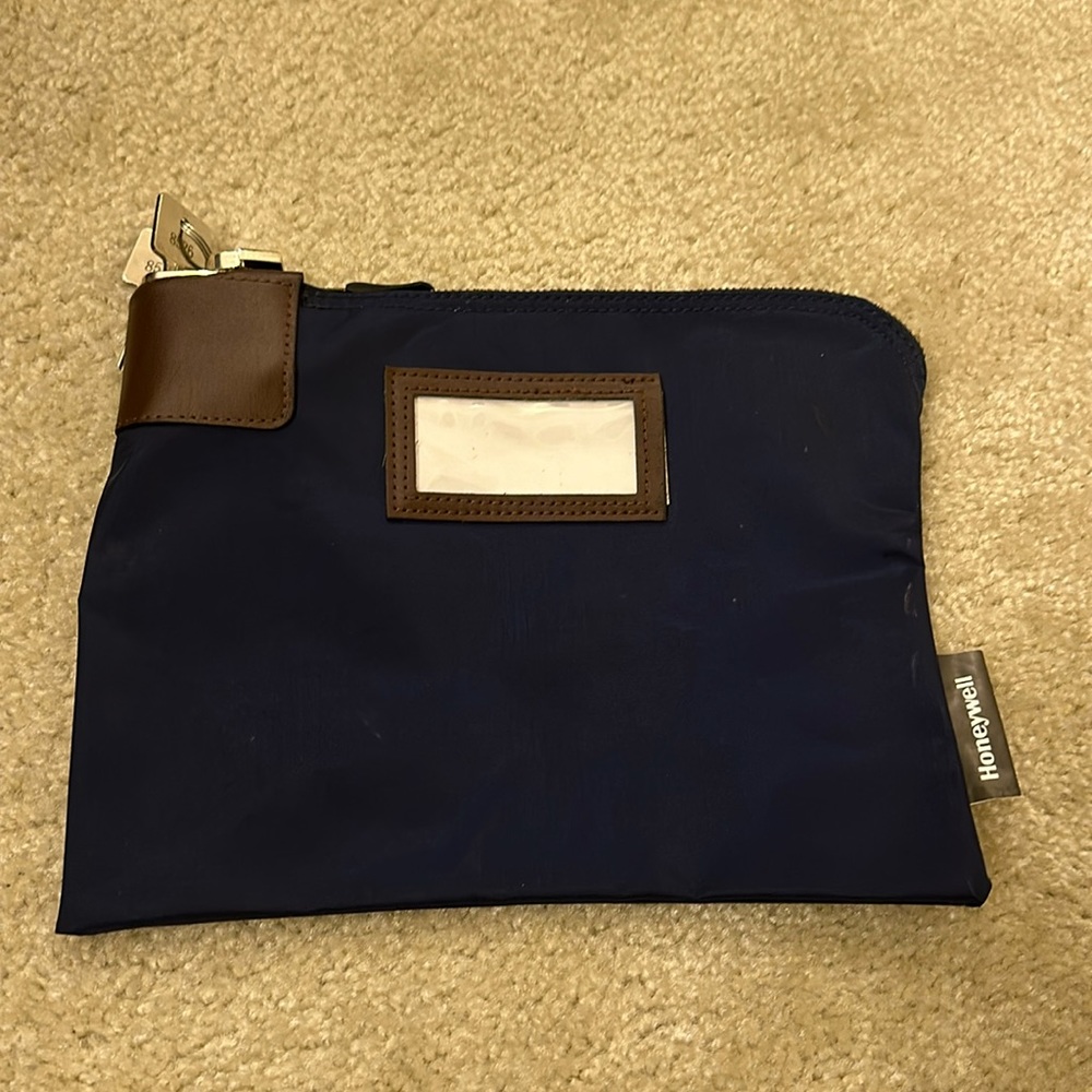 NWOT Honeywell key lock deposit bag